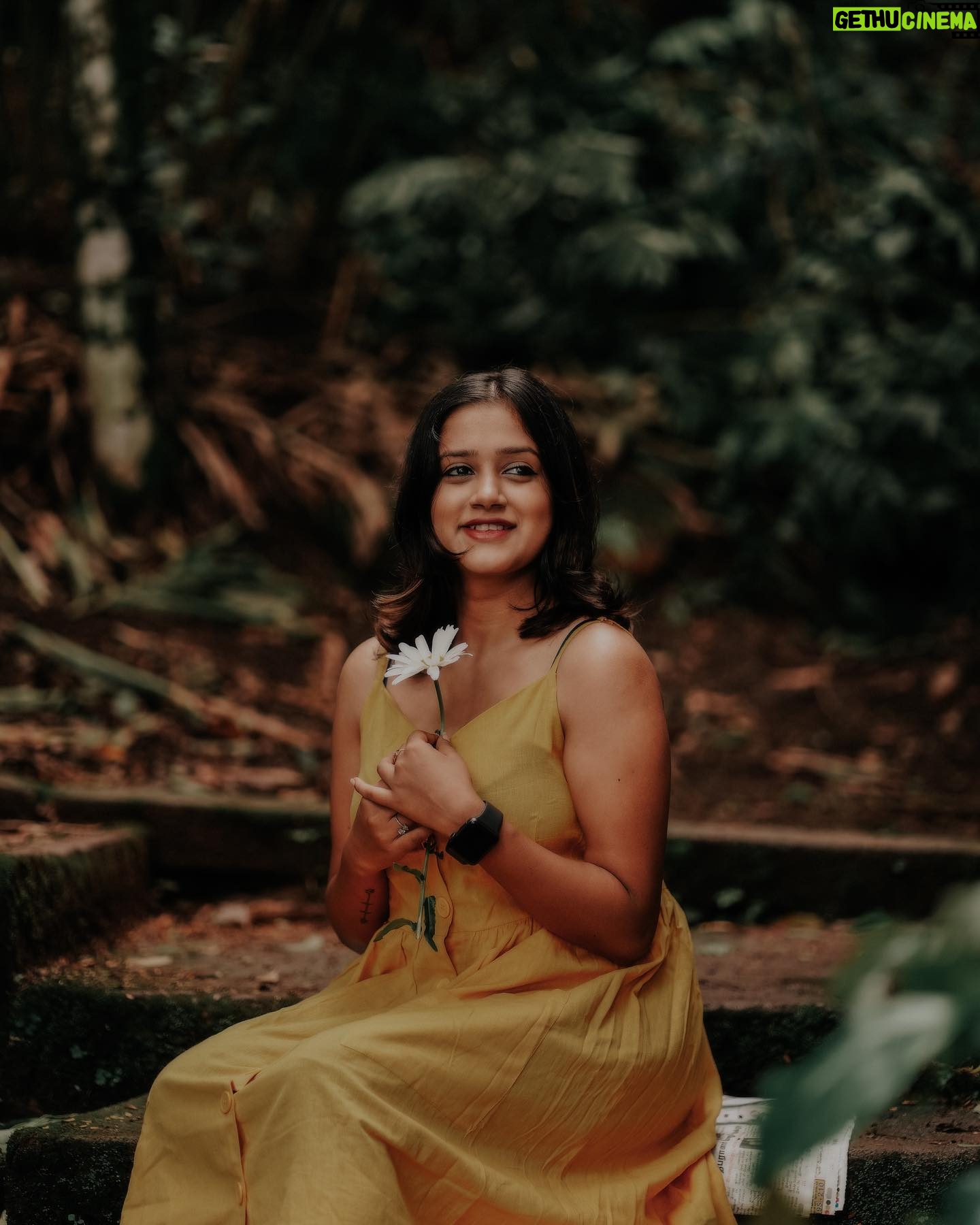 Amritha Menon - 674 Likes - ā..Smile ! It increases your face value..ā
šø: @nikjohnjo
#smile #love #like #follow #instagood #photooftheday #beautiful #happy #picoftheday #instagram #photography #me #instadaily #fashion #myself #followme #instalike #likeforlikes #bhfyp #style #cute #likes #l #life #art #girl #followforfollowback #photo #selfie #model
