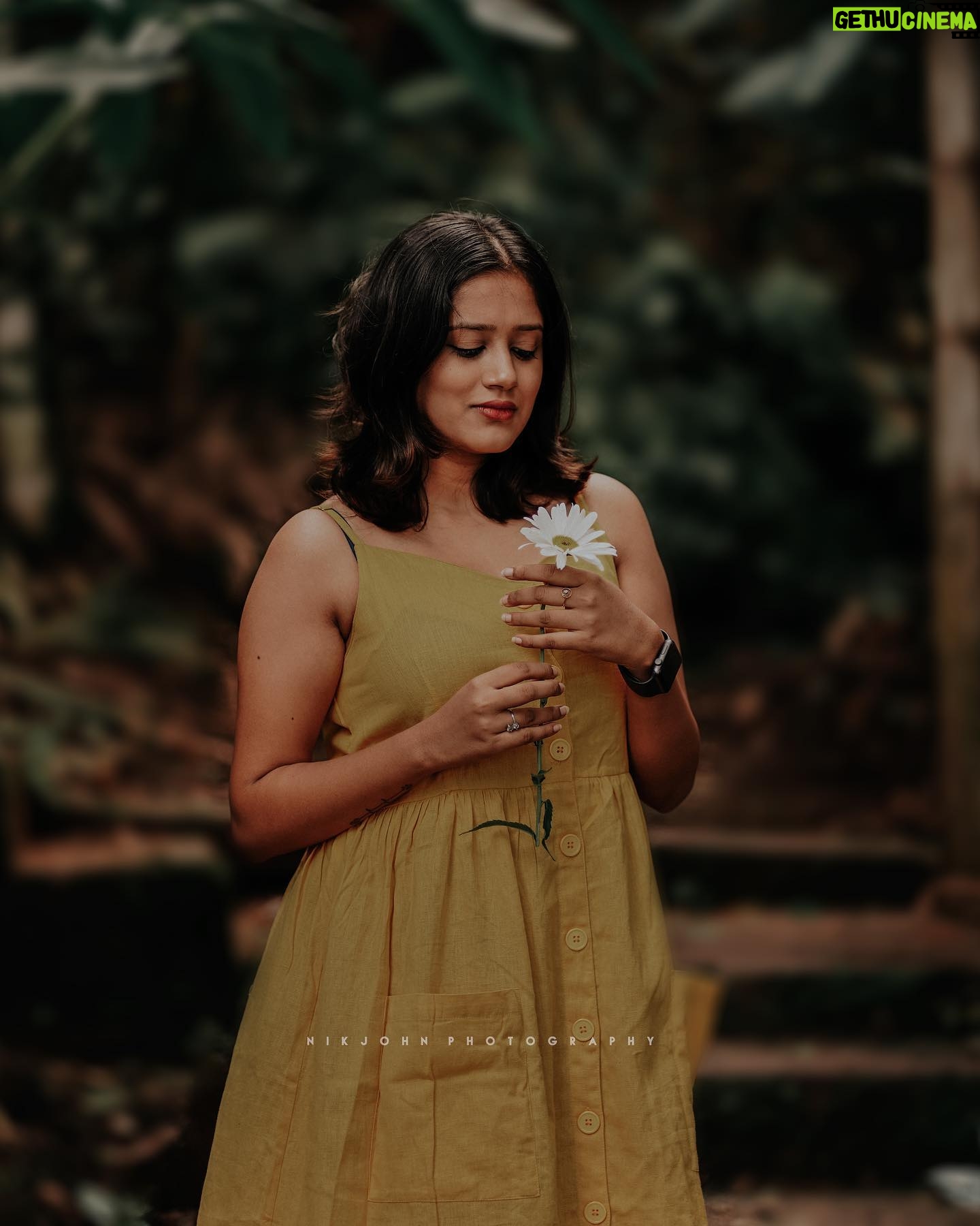 Amritha Menon - 674 Likes - ā..Smile ! It increases your face value..ā
šø: @nikjohnjo
#smile #love #like #follow #instagood #photooftheday #beautiful #happy #picoftheday #instagram #photography #me #instadaily #fashion #myself #followme #instalike #likeforlikes #bhfyp #style #cute #likes #l #life #art #girl #followforfollowback #photo #selfie #model