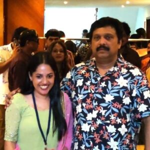 Amrutha Nair Instagram - എല്ലാ പ്രശ്നങ്ങളും ഇവിടെ അവസാനിച്ചിരിക്കുന്നു....

ഒടുവിൽ @amruthanair_official_  ഗണേഷ് കുമാർ മന്ത്രിയും കണ്ടുമുട്ടിയപ്പോൾ... മനോഹരമായ ഈ നിമിഷം....

📸 @titto__trivandrum
