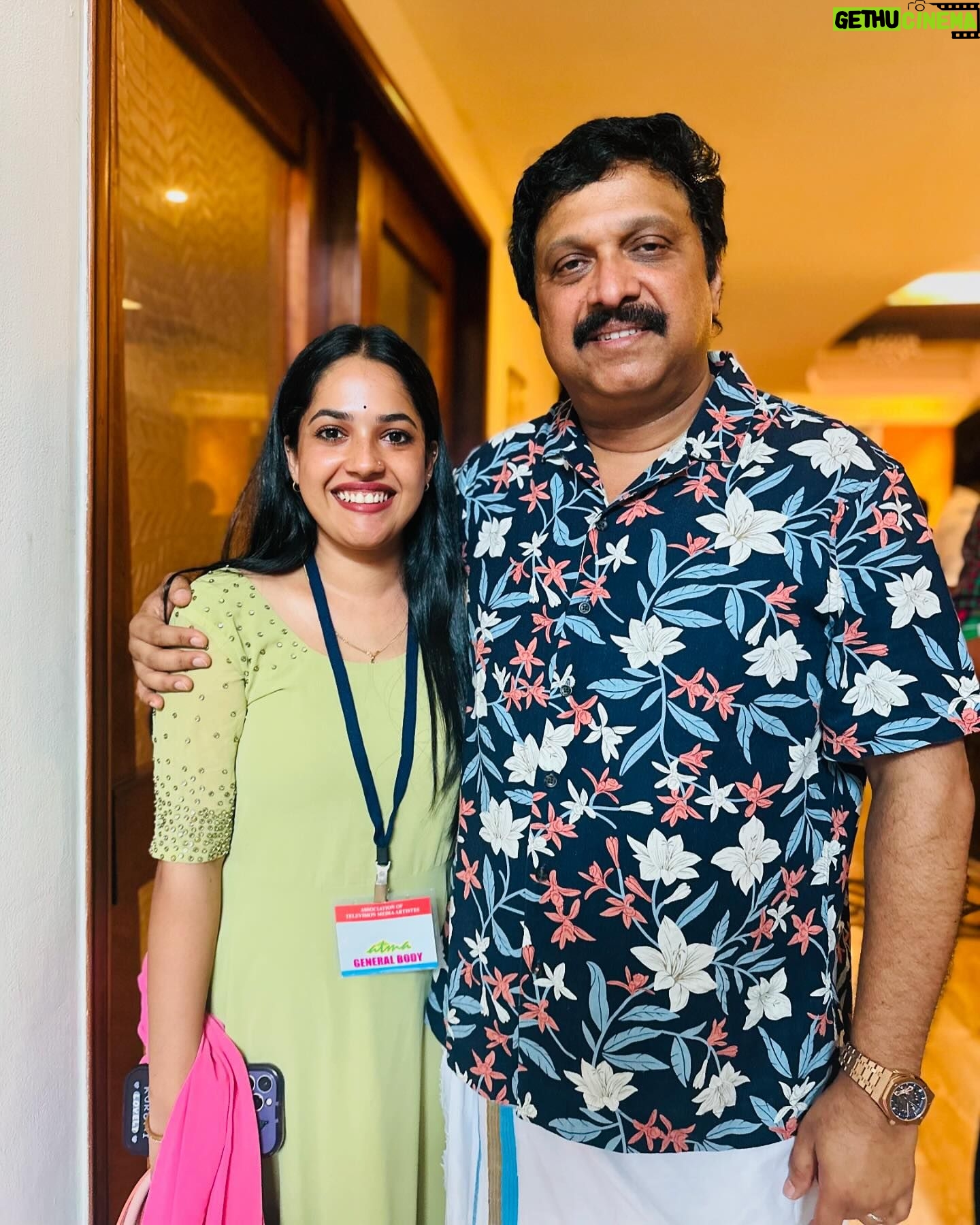 Amrutha Nair - 49K Likes - പ്രിയപ്പെട്ടവരെ, ഇന്നലെ എന്റെ നാട്ടിലെ ഒരു പരിപാടിയുമായി ബന്ധപ്പെട്ട് എനിക്ക് ഉണ്ടായ ഒരു ദുരനുഭവം നിങ്ങളോട് പങ്കുവച്ചിരുന്നുവലോ. ആ വിഷയത്തിൽ എനിക്ക് നേരിട്ടും, സാമൂഹ്യമാധ്യമങ്ങൾ വഴിയും പിന്തുണ അറിയിച്ച എല്ലാവർക്കും എന്റെ നന്ദി.😊
വേദിയിൽ ഒപ്പം ഇരിക്കാൻ യോഗ്യത ഇല്ലെന്നു പറഞ്ഞവരുടെ മുൻപിൽ എന്നെ ഇങ്ങനെ ചേർത്ത് നിർത്തിയ ബഹു: മന്ത്രി ഗണേഷ് സാറിനോട് ഓരായിരം നന്ദി. !😊
Special thanks to @sajansooreya @kishor.satya