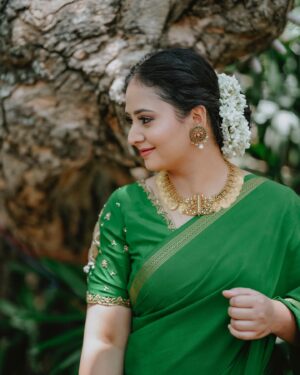 Amulya Instagram - ನನಗೆ ಇಷ್ಟವಾದಬಣ್ಣದ ಸೀರೆ💚

PC - @naveenvcphotography