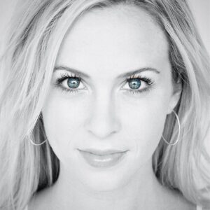Amy Gumenick Instagram - #challengeaccepted 💜 I am beyond grateful for all the incredible women in my life. May you feel seen, heard, understood, supported and celebrated everyday. #supportwomen ❤️ Love and thanks to superwomen @kaylasalpert & @shannoncgoing #insolidarity #womenempowerment #womensupportingwomen