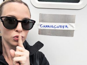 Amy Gumenick Instagram - The secret is out...and so is Miss Cutter!!! 🤐 #CUPID #Arrow #carriecutter #shesback #suicidesquad #comingsoon #staytunned #cupidstupid @cw_arrow @thecw