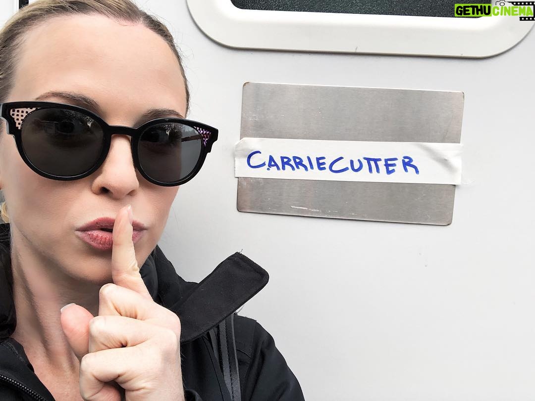 Amy Gumenick - 2K Likes - The secret is out...and so is Miss Cutter!!! 🤐 #CUPID #Arrow #carriecutter #shesback #suicidesquad #comingsoon #staytunned #cupidstupid @cw_arrow @thecw