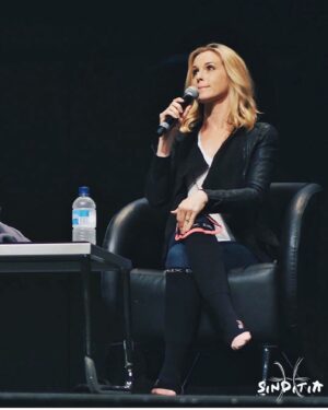 Amy Gumenick Instagram - Missin’ that #conlife 🐨 #compressionsocks #airplanechic #ausralia #hub #ahbl #supernatural #Arrow #panel #focusface #latergram