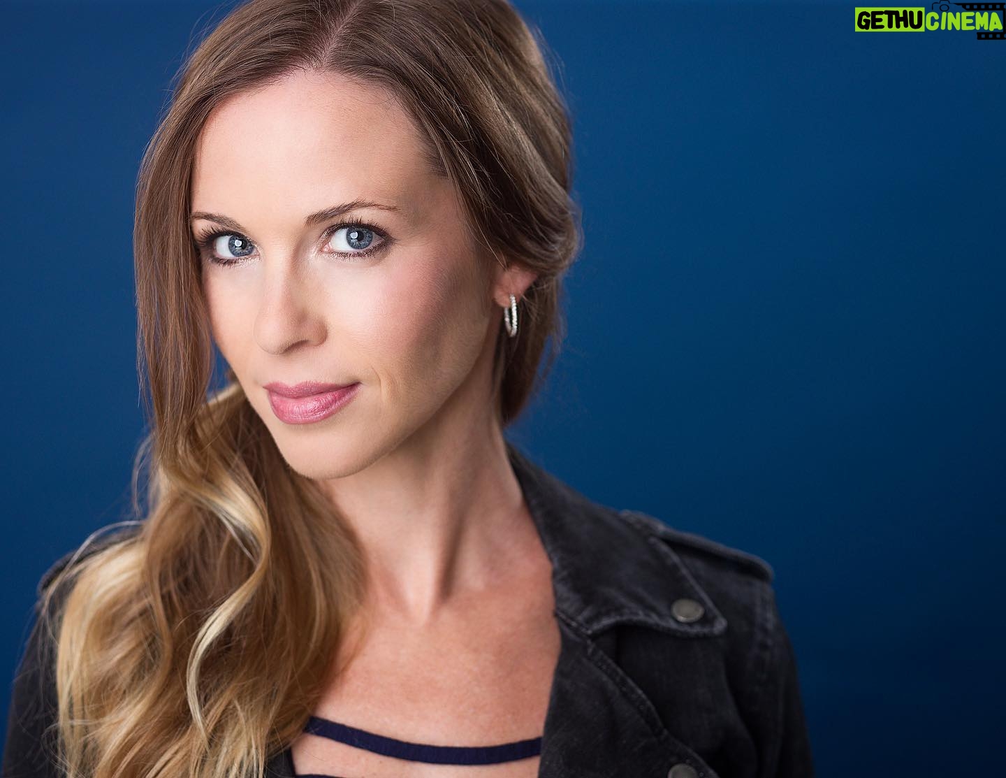 Amy Gumenick - 1.6K Likes - Been a minute…🤪
.
.
.
#flashbackfriday #fbf #headshot #actorslife #untouched #rawphotos #ready #livethelifeyoulove #busy #life #imstillhere