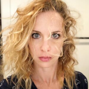 Amy Gumenick Instagram - #Quarantine day ??🥴#saferathome #whatdayisit #perpetualpjparty #closeup