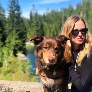 Amy Gumenick Instagram - Breath.🌳 #girlsbestfriend #natureismytherapy #getoutside #adventure #hiking #rescuedogsofinstagram #seattle