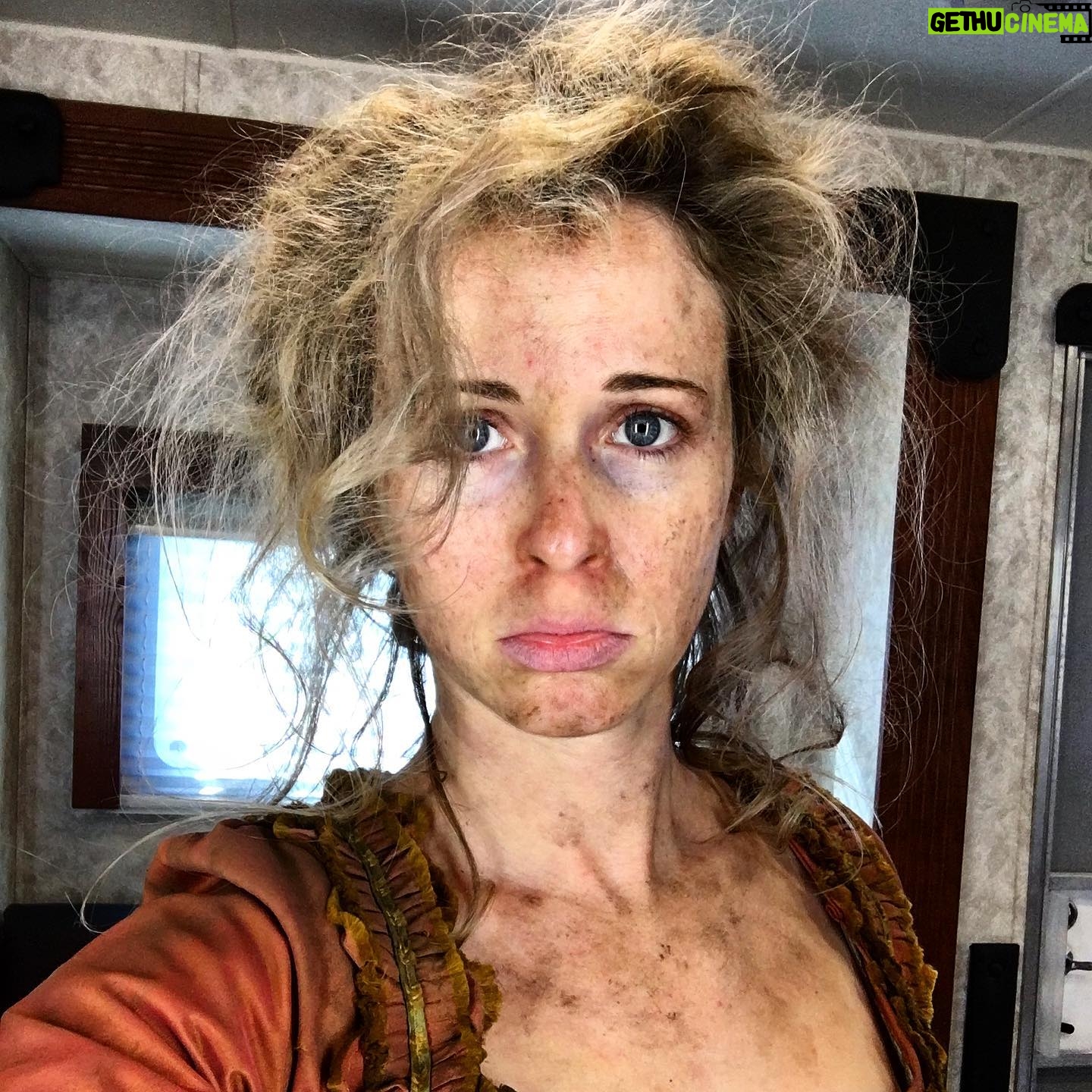 Amy Gumenick - 1.9K Likes - Missing the messy life! 💩@turn_amc #quarentinemood #throwbackthursday #bts #setlife #selfie