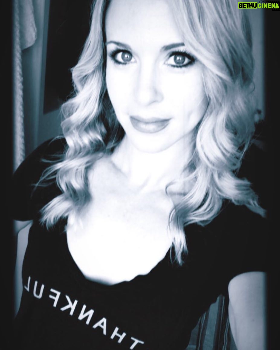 Amy Gumenick - 1.1K Likes - I am.💜 #thankfulthursday #dowhatyoulove #throwbackthursday #tbt @goodhyouman