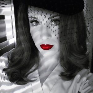 Amy Gumenick Instagram - The one where Cupid does film noir. 💋 @cw_arrow #nationallipstickday #cupid #carriecutter #funwithfilters #alternateuniverse #trailerselfie #Inmatechic #arrow #tbt #throwbackthursday