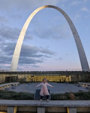 Amy Paffrath Instagram - Honoring my inner child by showing up for this precious soul. This was a very healing visit to my hometown. We tried to go up in the Arch but it was sold out. So instead we walked to the Old Cathedral and lit a candle for Flo, her namesake who died 3 years ago today. The synergies are everywhere and I know that miraculous healing I prayed for on the way here has happened. I feel lighter. Eternally grateful for the city that shaped me and this beautiful symbol of hope and possibly. It's the gateway to the West and I guess I took that literally, moving as far West as one could go. California is my home now but you can never forget your roots. We travel home today with full hearts from the quality time spent with my Mom, Aunt, Uncle, sisters, brother, nieces, nephews girlfriends and their children. You can't change your past but you can always appreciate the present and create a new future. Until next time ✌🏻🕯️✨🌟