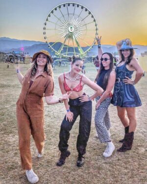 Amy Paffrath Instagram - Just a girl feelin' hella good at @coachella 🤘🏻🎶🎺💽🎡
Day 2 was all about dancing and head banging with @nodoubt while wearing a top that's as old as the band. My sister hated when I wore her clothes when we were teenagers but I'm pretty sure angels don't give a shit about material things. I saw 822 all over the place which confirms my sister's presence was right there with me. Life is precious and fragile and short. Live it up while there's air in your lungs and blood pumping through your veins. Joy, delight and pleasure are your birthright. Seek and you will find 💫✨
