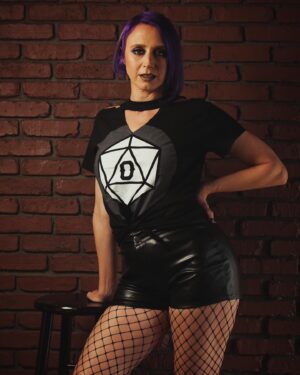 Amy Vorpahl Instagram - During this fun shoot, I got to wear some @sessionxzero shirts that, I must say, work really well with the hair! 💁🏼‍♀️ Plus Ryan who owns the store is a good guy!
.
Get 10% off @sessionxzero shop with coupon code: VORP
.
📸 @camriceproductions 
💄💁🏼‍♀️ @ciciandersen
