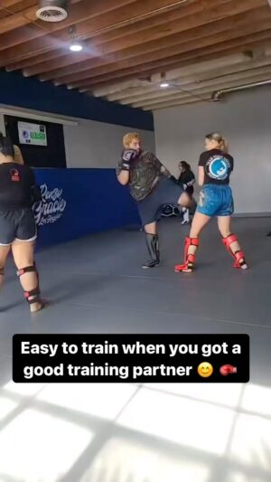 Amy Vorpahl Instagram - Who wants to fight me—ahem, I mean *train* with me— next? 😏 
.
#vorpfit #muaythai @renzogracielosangeles @el_mrgrey @localrosemary