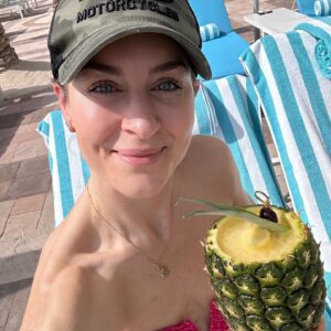 Amy Williams Instagram - My time in Dubai has come to an end. It’s home time tomorrow back to the kiddos and picking up our new puppy 🥰🐕🐾!!

It’s been the most amazing time catching up with wonderful friends @barkerlayton and @ross.layton2020 and their family.

Wonderful switching off time for a few days away, relaxing, eating, walking, and a HUGE amount of chatting!! 

Great to have spoken at the @bloomworldacademy school and inspire the children. 

@rachel.blackburn2016 can’t believe we also managed to spend an evening together too. My dear dear friend (for life 🥰🥂). And to have caught up with one of my online clients, who lives here and has done AWESOME in his training these past months following his online training program, workouts and nutrition plans📉. So proud of you 👏🏻.
Check out his stats (last pic).

#dubai #visitingfriends #hometime #relaxing #onlinecoaching #onlinetraining #fitfam