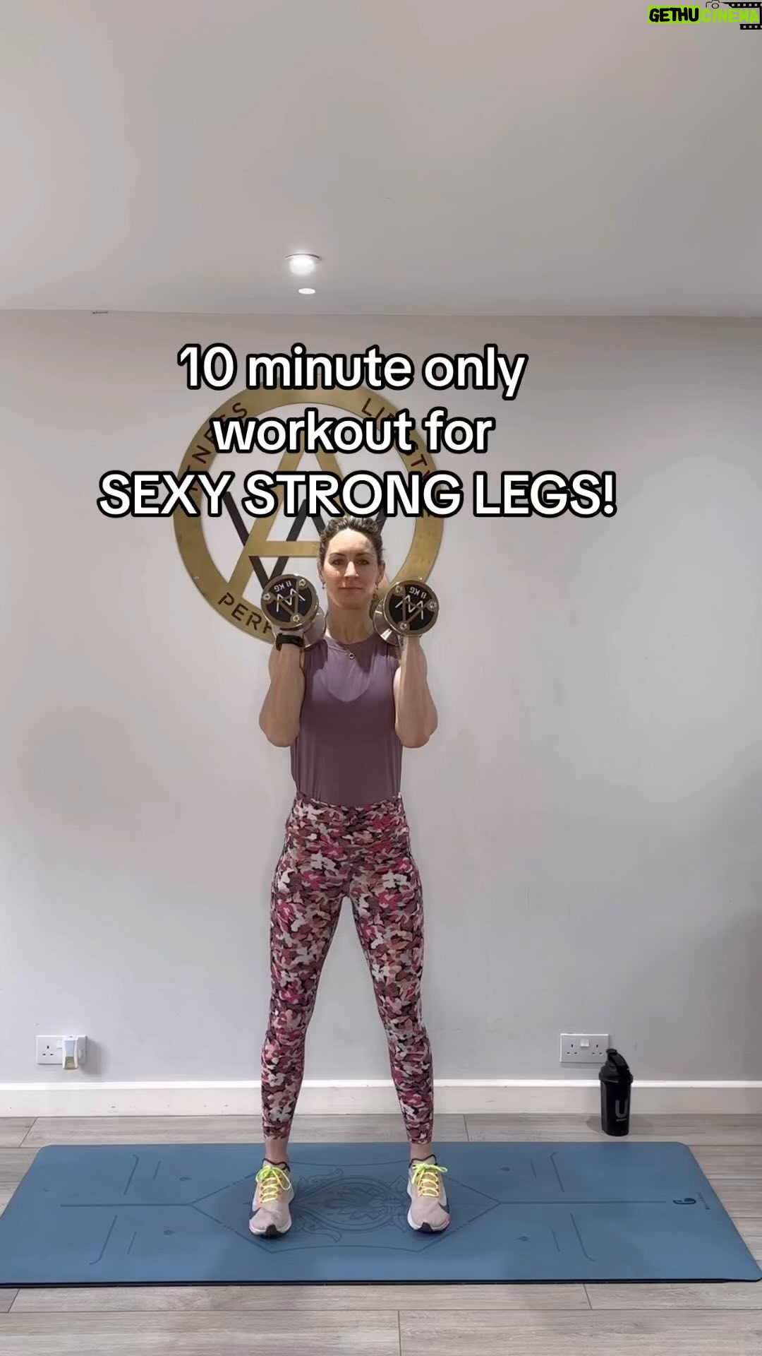 Amy Williams - 123 Likes - 🔥 Get ready to feel the burn with this 10min 5 leg exercises that’ll leave you sore for a day or two!
💥 Warm-up: Start with a 5min mobility and a 1-2 min jog on the spot or skipping rope to get those muscles firing.
Grab some dumbbells, kettlebell and or a band around those knees. (Equally, you can do this all body weight only).
👉🏻Aim for: 4 Rounds. Work your way down through the exercise.
30sec per exercise, little or no rest, repeat for 10min - extra if you have it and feel good 💪🏻.
1️⃣ Front Squats
2️⃣ Squats with a pulse at bottom.
3️⃣ Alternating Curtsey Lunges
4️⃣ Wide to narrow squats
5️⃣ Reverse Lunge to RDL
👊🏻Cool-down: Finish with some gentle stretching for your legs to prevent stiffness and aid recovery.
Remember, proper form is key to avoiding injury and maximizing results. Take it slow, focus on control, and feel the burn! Message me if you want more help with workout programs.
#LegDay #FitnessGoals #pushyourself #quickworkout #busymumworkout #trendingreels #simplelegworkout #workoutfromhome #bodytransformation #fitfam #onlinecoaching #onlinetraining #explorepagee #legworkout