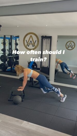 Amy Williams Instagram - How many days a week do I need to workout?
Do I have to lift weights to see result’s? 
How many sets & reps do should I do to get results?
What is the optimal level or training frequency and volume to get results? 
Well first you need to consider the below 👇🏻 

👉🏻Frequency - the number of training sessions done over a period of time, usually a weekly basis.

👉🏻Volume - refers to the total amount of ‘work’ you are doing in the gym. 
There are a few different types of volume:
Set, Rep, Load & Weekly volume. All important factors to consider for an effective programme 

Most people ask me to help them “tone up” basically that means building muscle “Hypertrophy”. For this, most of my online clients train x3 full body sessions a week, or sometimes an Upper body, Lower body, Full body split. 
I may write an extra 20min full body cardio blast as a bonus with some extra short Core/Ab workouts too. Taking them to x4 workouts a week.

All sessions taking no more than about 30/40mins - as I know we are all crazy busy working (mostly my clients are all parents too) people! Workouts need to be realistic. Work hard, but effectively.

Interested to hear more? Just message me DM or click link in bio, let’s chat. 
Share and tag in a friend who you could buddy up with and start training together.  #transformation #onlinetraining #onlineworkouts