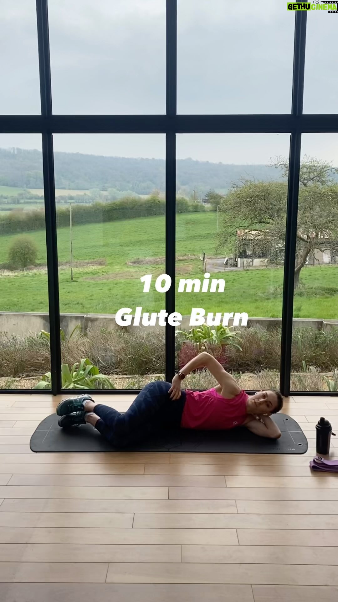 Amy Williams - 143 Likes - Strong glutes are your body’s powerhouse.
Quick, simple, effective GLUTE workout. No gym or equipment needed. Just you and your body - however add a glute band if you do want that extra burn!
💥
Don’t underestimate the impact they have on your overall strength and stability. Invest just 10 minutes today with this simple glute workout.
Let’s sculpt those glutes together! 🍑
➡️1-2 Rounds
30-45secs per exercise.
SHARE • LIKE • TAG in a friend who would do this workout. Save for your collections.
💥
Want to join me in embracing a lifestyle of balance and vitality in 2024? With my Online coaching I can help you reach your fitness and wellness goals, through personalized workouts, achievable goals, personalised meal plans and nutrition, practical wellness advice.
Tap the link in my bio 👆🏻.
#onlineworkouts #gluteworkout #easytofollowworkouts #onlinetraining #nutrition #onlinecoach #transformation