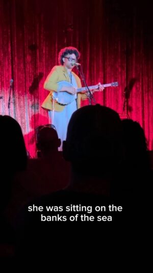 Amythyst Kiah Instagram - Darling Corey live at @tannahillsmusichall 🪕

#banjo #bluegrass #americana