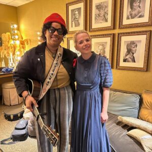 Amythyst Kiah Instagram - Another wonderful night at the @opry! Thanks @aoifemaria for inviting me to play guitar with you on “All My Friends”. It’s such a beautiful song. It was an honor to share the stage with you! 

📸’s 1 & 2: @noahtorralba