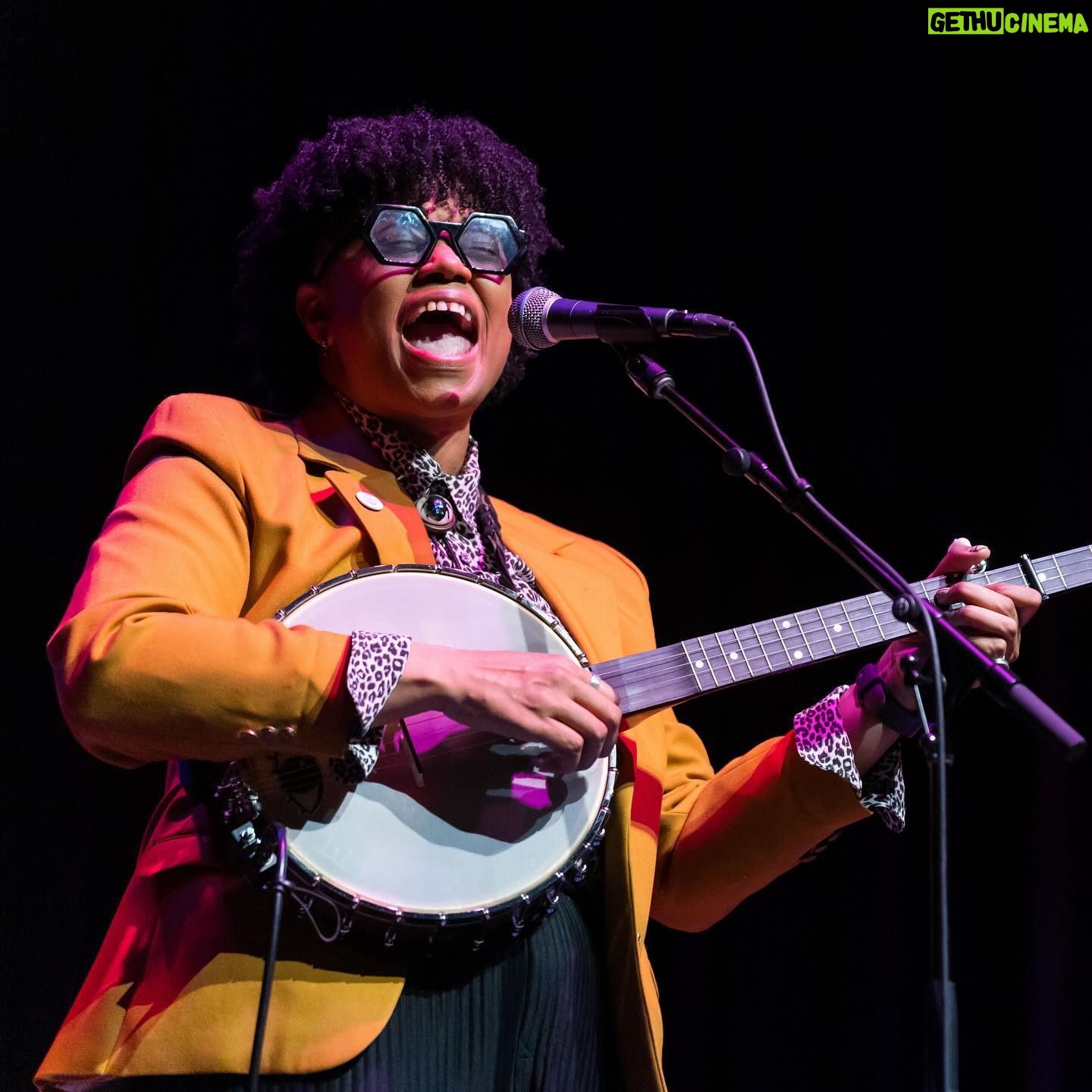 Amythyst Kiah - 634 Likes - Just Announced! I’ll be supporting @ironandwinetour on a bunch of dates this Summer. Can’t wait to see ya’ll out there. ✌🏾
📸: @steel.string.photo
