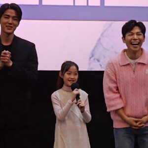 An Tae-rin Instagram - #목스박#시사회

친구들이랑 응원하러 갔다가
저항없이 빵터지고왔던
목사 스님 박수무당이 힘을합친
범죄 소탕작전 목스박 
덕분에 즐거운시간이었어요~
멋진배우님들과 언니야들 축하해요👏

혜린이 @peach_riny
규린이 @namgyurin14 
혜서 @hye_hyeok_mom 
@cna_cnckids 

#3월20일개봉예정
#cna_agency