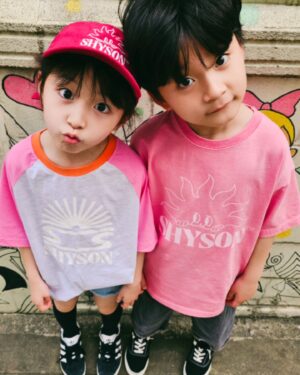 An Tae-rin Instagram - #협찬#샤이선
간만에 둥이커플룩입고 둥이커플샷
둘 데리고 다니면
잔소리를 두배해야하지만
이제 좀 크니까
둘데리고 다닐만해졌네요
단!! 자주는 시르다~

@shysonofficial

#남매둥이#쌍둥이
#쌍둥이룩#시밀러룩#커플룩#남매룩
#키즈패션#쌍둥이코디
#후야핑크잘받는남자였네
#남자는핑크
#태린이바지입었어요#걱정은노노