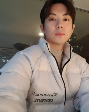 An Woo-yeon Instagram - #광고 #descente #데상트 #패딩