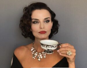 Ana Alexander Instagram - A “Dress-up “ Zoom , nope- not weird at all 😉
.
.
.
.
#zoom #meeting #1950’s #classic #makeup #tea #actress #hollywood #fun #film #nior #la #dressup