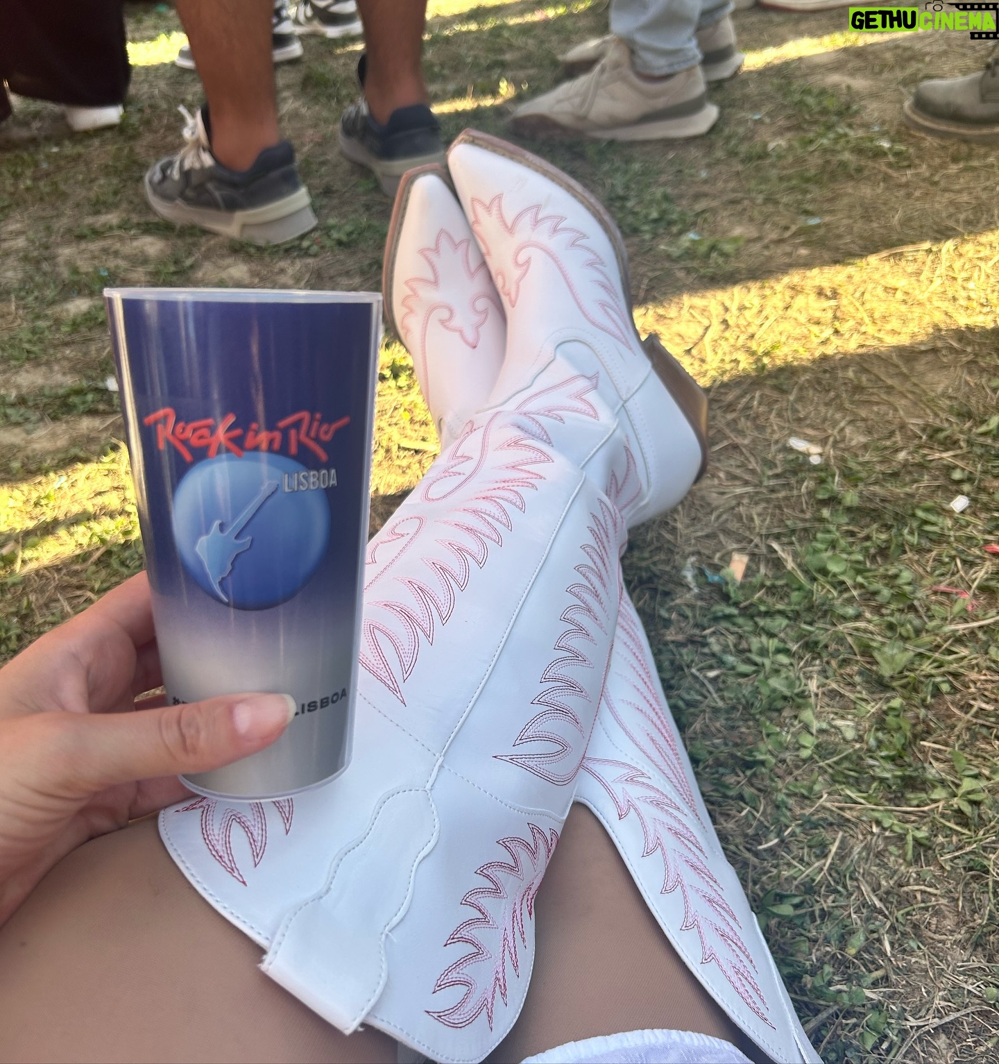 Ana Brinca - 151 Likes - Rock in Rio . Ontem foi para valer e até ao final 🩵🎸😌
.
.
.
.
.
.
.
.
#zaraoutfit #festival #outfitfestival #rockinrio2024 #rockmusic #musicfestival