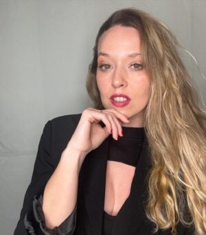 Ana Brinca Instagram - Fotos de hoje 📸
.
.
.
.
.
.
#out #lisboa #dinner #dinnerlisboa #lisbon #black #chiaraferragnimakeup #jantar #jantares