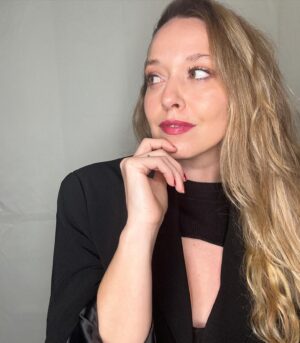 Ana Brinca Instagram - Fotos de hoje 📸
.
.
.
.
.
.
#out #lisboa #dinner #dinnerlisboa #lisbon #black #chiaraferragnimakeup #jantar #jantares