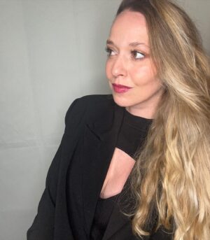Ana Brinca Instagram - Fotos de hoje 📸
.
.
.
.
.
.
#out #lisboa #dinner #dinnerlisboa #lisbon #black #chiaraferragnimakeup #jantar #jantares