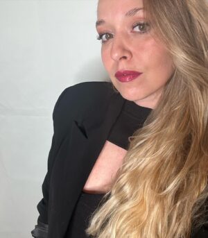 Ana Brinca Instagram - Fotos de hoje 📸
.
.
.
.
.
.
#out #lisboa #dinner #dinnerlisboa #lisbon #black #chiaraferragnimakeup #jantar #jantares