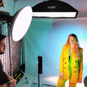 Ana Brinca Instagram - Pink light 💡 ontem foram umas 11 horas a fotografar com pausas pelo meio … so good ! 💕
.
.
.
.
.
.
.
#pictures #fotos #sessao #sessaofotos #session #sessaodefotos #actress #atriz #estudio #estúdio
