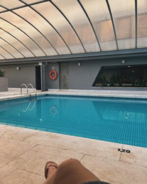 Ana Brinca Instagram - Esta semana que passou fui ao :
*Teatro ver (A MADRUGADA QUE EU ESPERAVA );
*Cinema ver o (BACK TO BLACK);
*Spa no @altishotels; 
*Trabalho e o meu office desta ver teve paisagens incríveis do Resort Penha Longa; 
*À Praia em Setúbal e Carcavelos; 
*Jantar fora no Olá Nepal, Di casa etc 
Foi uma semana incrível …e só posso agradecer 🙏🏻 . 

.
.
.
.
.
.
.
#penhalongaresort #penhalonga #altisgrandhotel #altisgrandhotelspa #spa #olanepal #dicasa #cinema #amadrugadaque euespera #teatromariamatos