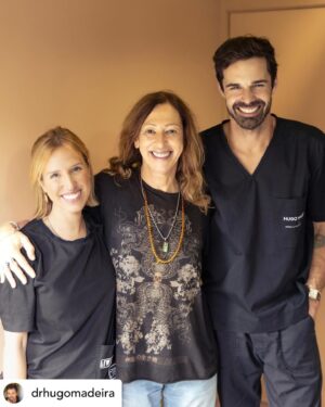 Ana Bustorff Instagram - Posted @withregram • @drhugomadeira Há muito que admiro o trabalho da Ana Bustorff enquanto atriz. É um grande privilégio podermos cuidar do seu sorriso! @bustorffana⁠
⁠
⁠
#clinicahugomadeira #equipahugomadeira #hugomadeirasmiles 

É um prazer Enorme ser Cuidada 
Por estes Médicos e Clínica @drhugomadeira @ritanasc1 @sergiomotasoares 🤩🌟 

Obrigada ❤️❤️❤️