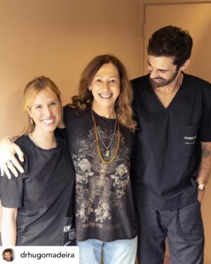 Ana Bustorff Instagram - Posted @withregram • @drhugomadeira Há muito que admiro o trabalho da Ana Bustorff enquanto atriz. É um grande privilégio podermos cuidar do seu sorriso! @bustorffana⁠
⁠
⁠
#clinicahugomadeira #equipahugomadeira #hugomadeirasmiles 

É um prazer Enorme ser Cuidada 
Por estes Médicos e Clínica @drhugomadeira @ritanasc1 @sergiomotasoares 🤩🌟 

Obrigada ❤️❤️❤️