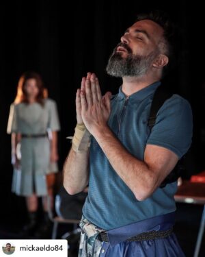 Ana Bustorff Instagram - Posted @withregram • @mickaeldo84 Mais registos de “A Nossa Vida”, segundo episódio do díptico “Episódios da Vida Selvagem”, que estreámos no @cineteatrolouletano no sábado 11 de Março 

EPISÓDIOS DA VIDA SELVAGEM [Díptico]
“A minha morte” (1º episódio) 
“A nossa vida” (2º episódio)

Texto, encenação | Mickaël de Oliveira
Interpretação | (1º episódio) Siobhan Fernandes
(2º episódio) Ana Bustorff, Afonso Santos, Beatriz Maia, Diana Sá, Jani Zhao, Luís Araújo,  Paulo Pinto e Siobhan Fernandes
Assistência de encenação | Rita Morais
Desenho de Luz | Rui Monteiro e Teresa Antunes (assistência)
Sonoplastia e composição | Rui Lima e Sérgio Martins
Cenografia | (1º episódio) Sara Coimbra Loureiro, (2º episódio) Eric Costa
Figurinos | Sara Coimbra Loureiro
Formador “Daqui para a Frente” | Romeu Costa
Produção | Francisco Leone (direção), Armando Valente (executiva e técnica), Mariana Sá Campos (assistência)
Comunicação e Imprensa | Sara Cavaco
Fotografias | Bruno Simão
Produção | Colectivo 84

Co-produção | @teatroacademicodegilvicente  @cineteatrolouletano @teatrojlsilva @teatroaveirense @oespacodotempo @teatro_viriato @teatronacionalsaojoao 
Apoios | Pólo Cultural das Gaivotas / Residências da Boavista (@camara_municipal_lisboa), @oskarandgaspar, @laboratorio.pt , Avitel
Apoio da @dg.artes - Secretaria de Estado da Cultura
Parcerias | (1º episódio) @crl_centraleletrica 
M/14 - Dur. (1º episódio) 60min, (2º episódio) 110min.

@siobhanfernandes @bustorffana @afonsinhodocondado @beatriz.maiaa @dianampsa @janizhao @luisalmaraujo @paulopintoactor @ritapintomorais @francisco_leone @that.campos @ass_coimbra @rui.monteiro @teresa_antoons @lima5rui @sergio_martins @ericdacosta_ @brunosimao_on_video @colectivo.84 @romeucostactor