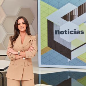 Ana Cuesta Instagram - Estos días cumplo 10 años informando en @lasexta 

Aún recuerdo el tembleque del primer directo 😅 Cubríamos un incendio forestal en la provincia de Valencia y abrimos el informativo.

Vamos a por otro verano más por aquí.