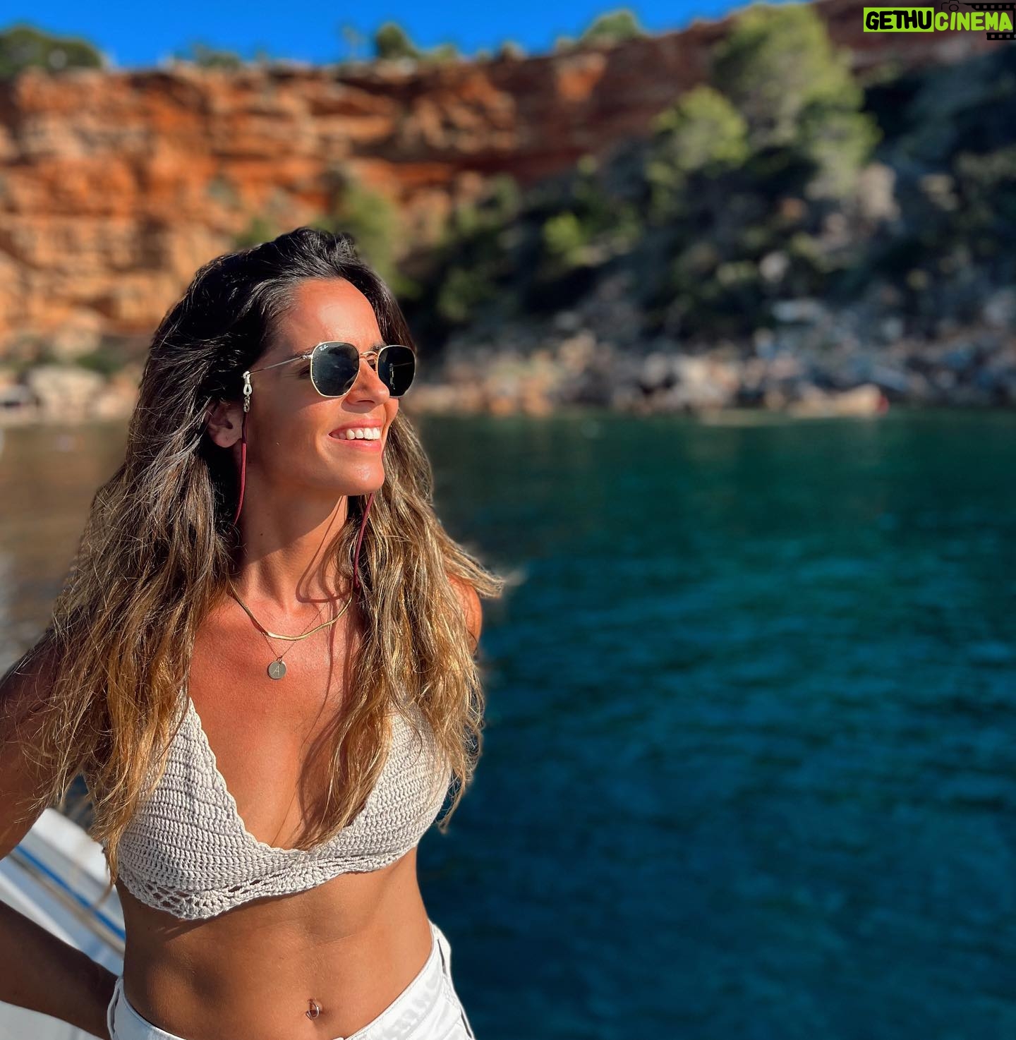 Ana Cuesta - 1.3K Likes - A permanent summer mood