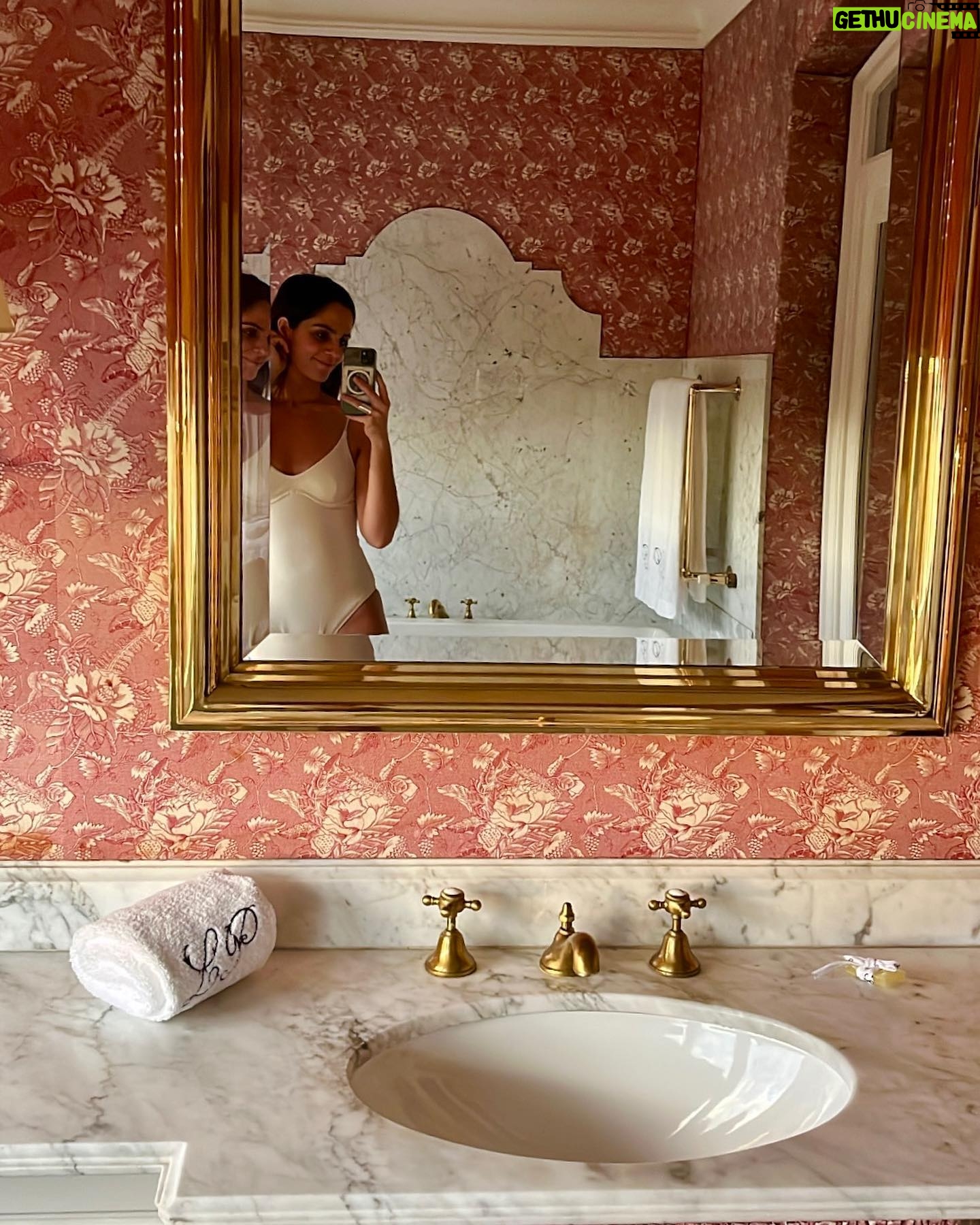 Ana Cuesta - 0.9K Likes - Qué lugar @l_a_n_d_a_
(Ahora necesito toallas de lino bordadas para mi nueva casa 🤩)