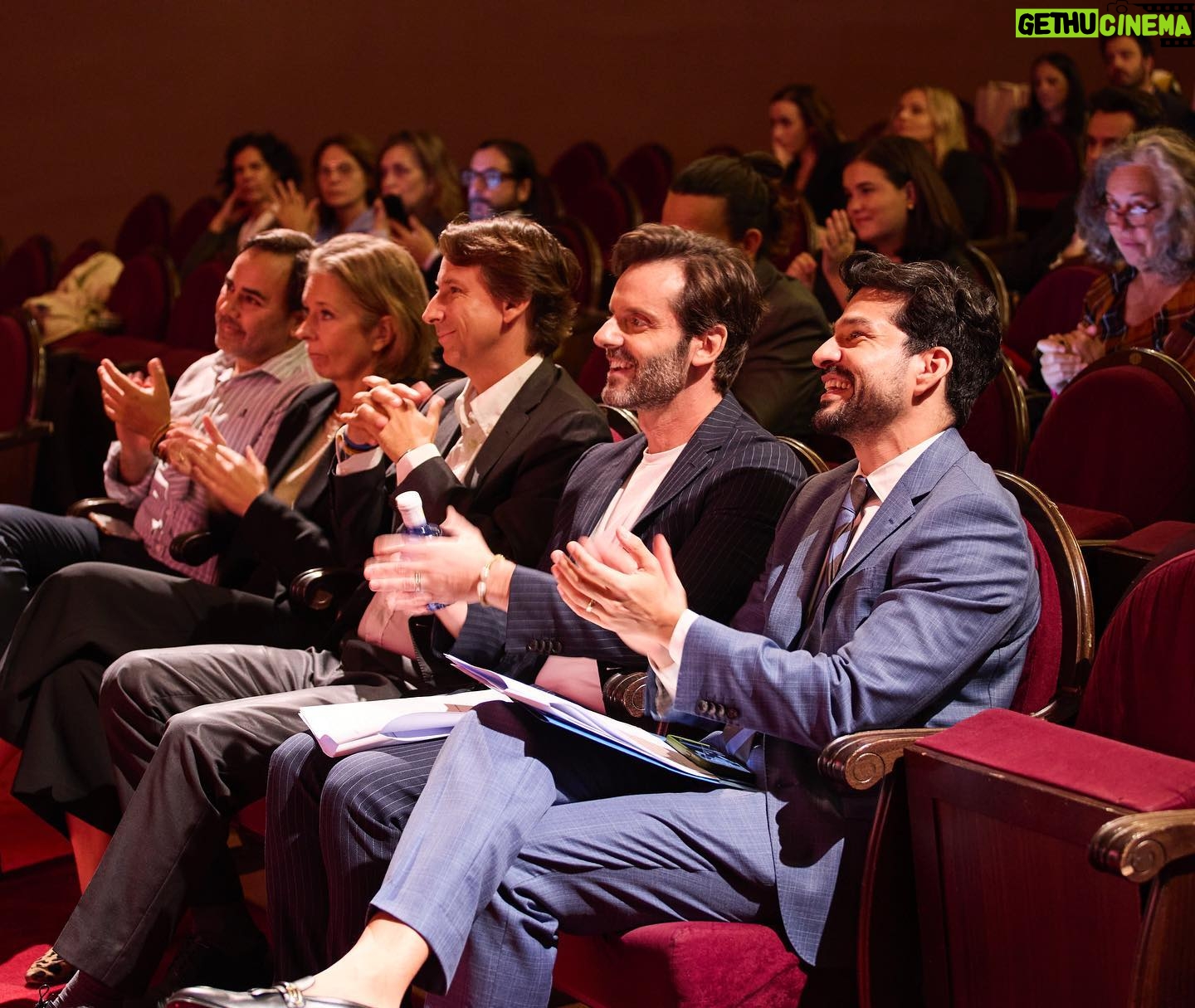 Ana Cuesta - 659 Likes - En unas semanas @adnforum revolucionará el centro de Madrid con una muestra del enorme talento de algunos de nuestros mejores artistas y diseñadores. Gracias @gabocastillo2021 y @fabianniguez por permitirme poner voz a la presentación de este proyecto tan apasionante.
👔 @palomalajud @besurecomunicacion
