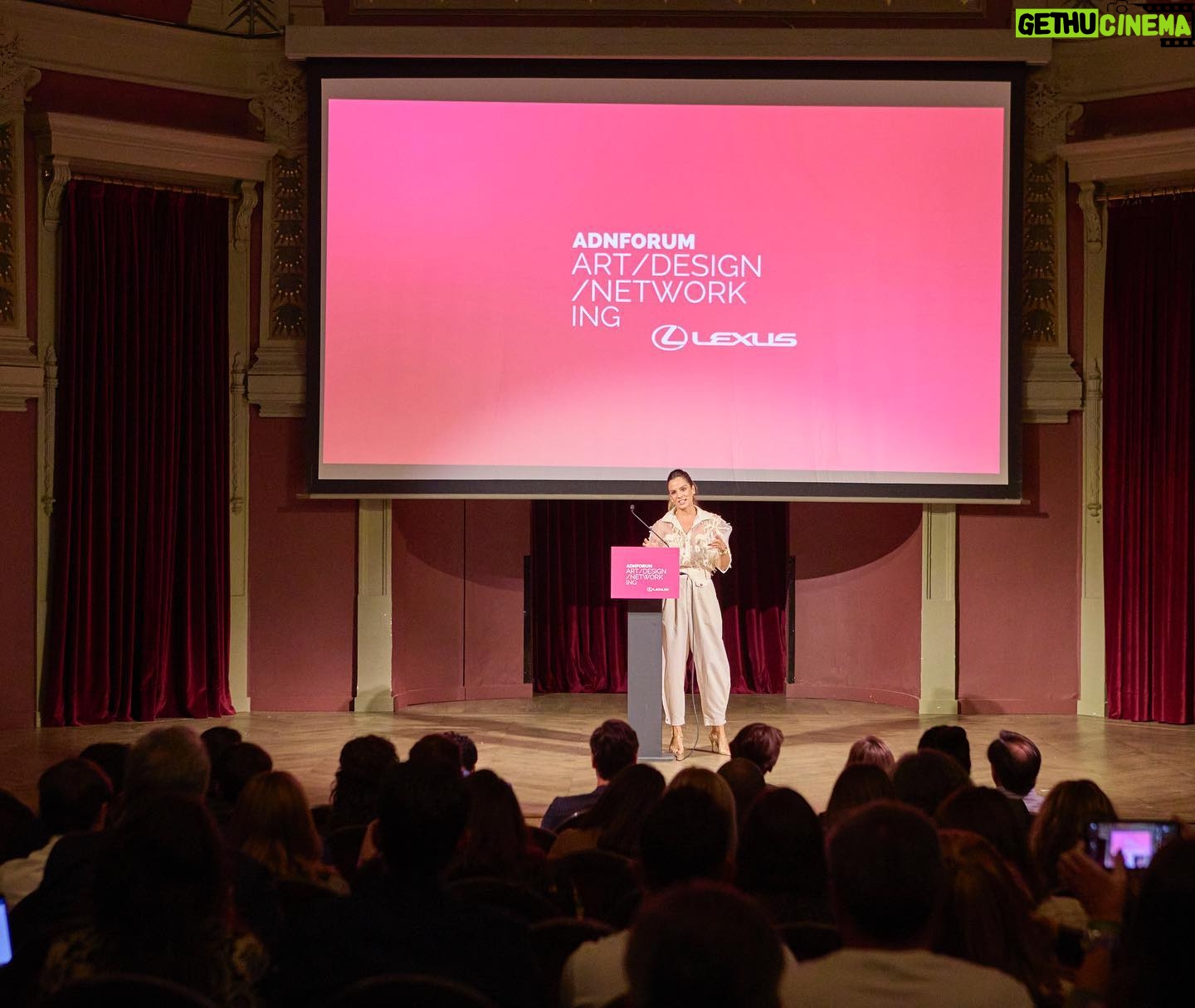 Ana Cuesta - 659 Likes - En unas semanas @adnforum revolucionará el centro de Madrid con una muestra del enorme talento de algunos de nuestros mejores artistas y diseñadores. Gracias @gabocastillo2021 y @fabianniguez por permitirme poner voz a la presentación de este proyecto tan apasionante.
👔 @palomalajud @besurecomunicacion