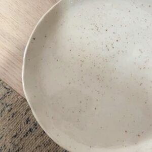 Ana Cuesta Instagram - Te vengo a confirmar que se me da mejor hacer platos que cocinarlos. 

(Aún no acepto encargos, que os veo venir 😅)

#handmade  #pottery #cerámica @ceramica.caolin