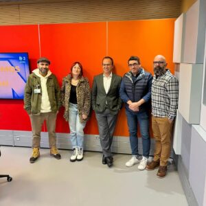Ana Markl Instagram - Estou em 9 dos 30 anos da @antena3rtp. Que anos intensos e belos. Parabéns à minha rádio! 📻🎤🎧🎶

1) Eu a trabalhar no saudoso festival que mais alegrias me deu, Milhões de Festa.

2) A despedida da @joanamarquespic das Manhãs,, ainda com o @sirandresantos, @luis_f_s_oliveira e a @ineslopesgoncalves.

3) E depois chegou o @hugovanderding!

4) Às tantas, éramos 3 na 3: com o @tiago_ribeiro_ti, esta inesquecível trindade nada santíssima (uma trindade quadrilátera com o @umgajoquesimsenhor)

5) Lembram-se de quando eu lia o trânsito?

6) Voz de Cama, a missão mais linda ao lado da @taniiagraca.

7) Muitos de nós num jantar de Natal (e fica por mencionar muita gente espectacular e importante nesta história). 
Aproveitando para parabenizar o xor director @nuno____reis

8) Camaradas do Precisamos de Falar - @rmabreu @luis_f_s_oliveira, @nunogalopim - e o então senhor ministro.

9) Abracinho bom do @tiago_ribeiro_ti 

10) Abracinho bom da @joanagama

Tanto mais há para contar e mais haverá.

❤️