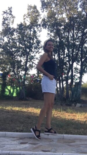 Ana Ruiz Instagram - ¿Qué sería del verano sin sandalias?
 @mtngmustang 

#agosto #calzado #verano #calor #sandalias #domingo #mustangpeople #oladecalor #mirandolcielo