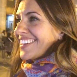 Ana Ruiz Instagram - Mi día en un minuto… 

#miercoles #octubre #veroño #otoño #estudio #tenorio #amigas #salidas #entradas #moto #teatro #ortega #trabajo #compañeros #disfrutar #escenario #concierto #musica #buenacompañia #casa #repaso #hastamañana #mirandoalcielo