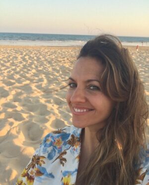Ana Ruiz Instagram - Y llegué al mar… 

#vacaciones #playa #beach #mar #sea #holidays #descanso #cogiendoaire #sevienencositas #julio #mirandoalcielo